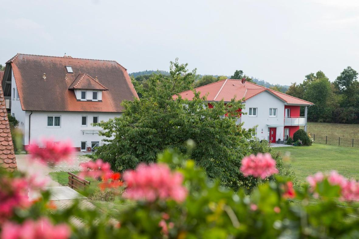 Hofmann'S Apartements & Ferienwohnungen Oberdachstetten Luaran gambar